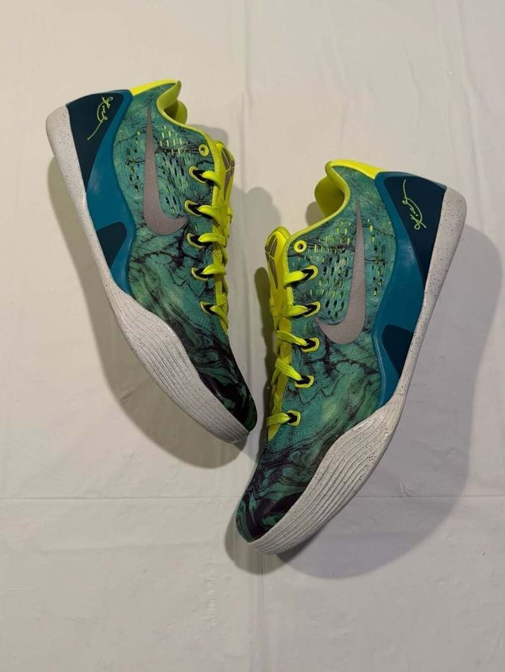Nike Kobe 9 EM Easter Basketball Shoes (Style Code: 646701-300) 10.5
